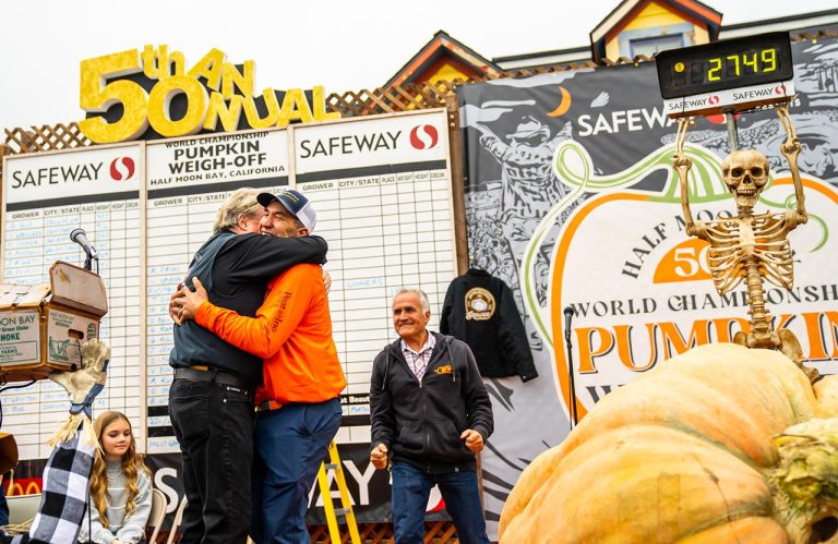 2023 winner Travis Gienger reacts to world record pumpkin 768x499