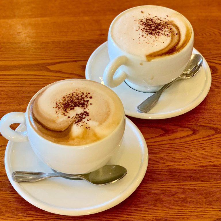 CaffeMezzaLuna1 768x768