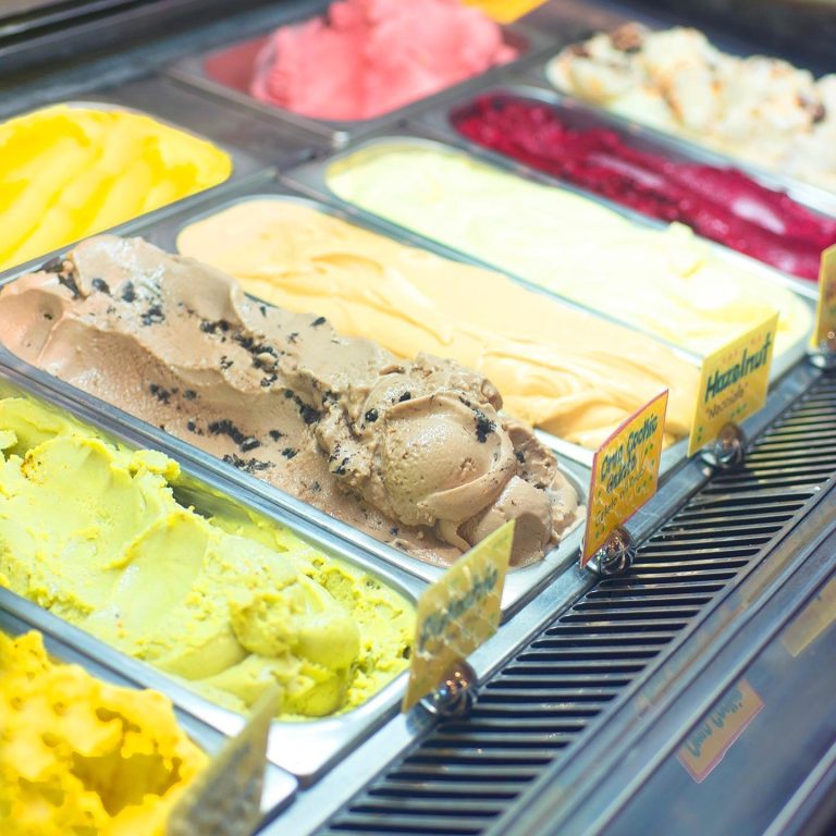 CaffeMezzaLuna3 768x768