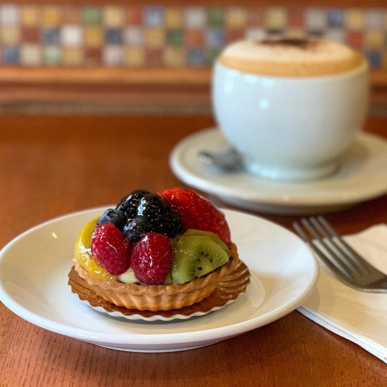 CaffeMezzaLuna4 768x768