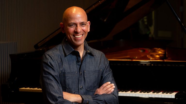 Edward Simon HowLive 768x432